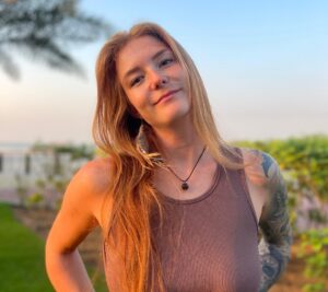Kyana vandeursen in a garden